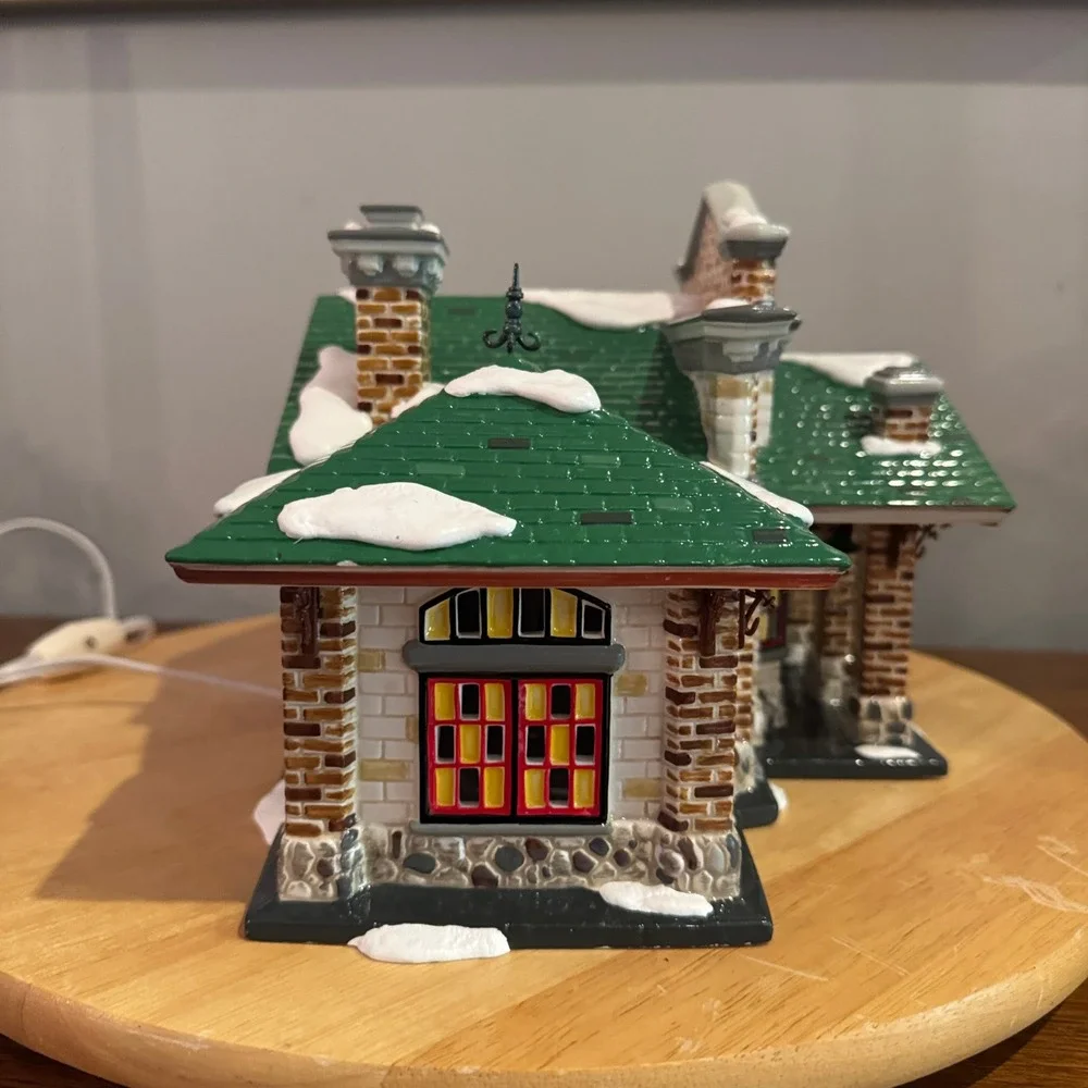 Department 56 Village Train Station Snow Village 55331 w/ Box
